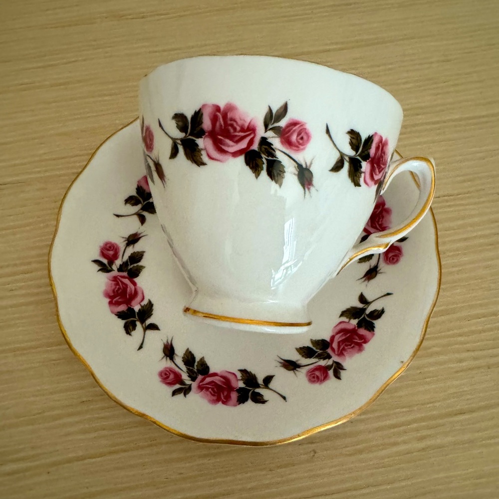 VINTAGE ROYAL VALE CUP & SAUCER